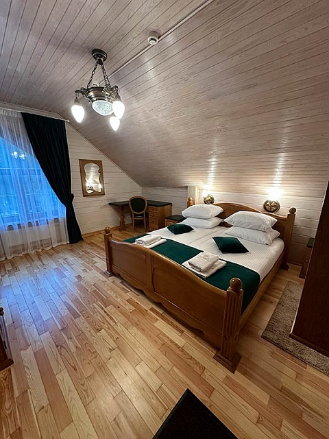 Небольшой двухместный номер с балконом