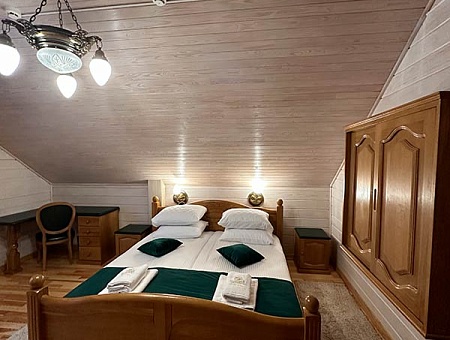 Небольшой двухместный номер с балконом